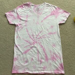 Fruit of the Loom pink Hand dyed size small vneck Tshirt in Great condition.